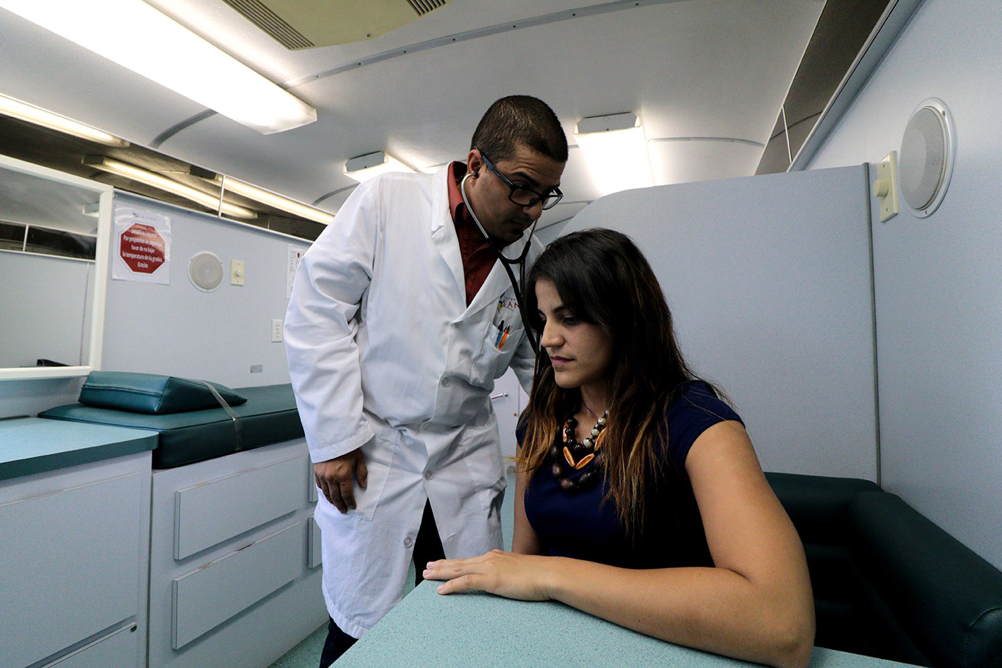 SANOS Dr Figueroa en guagua de SANOS