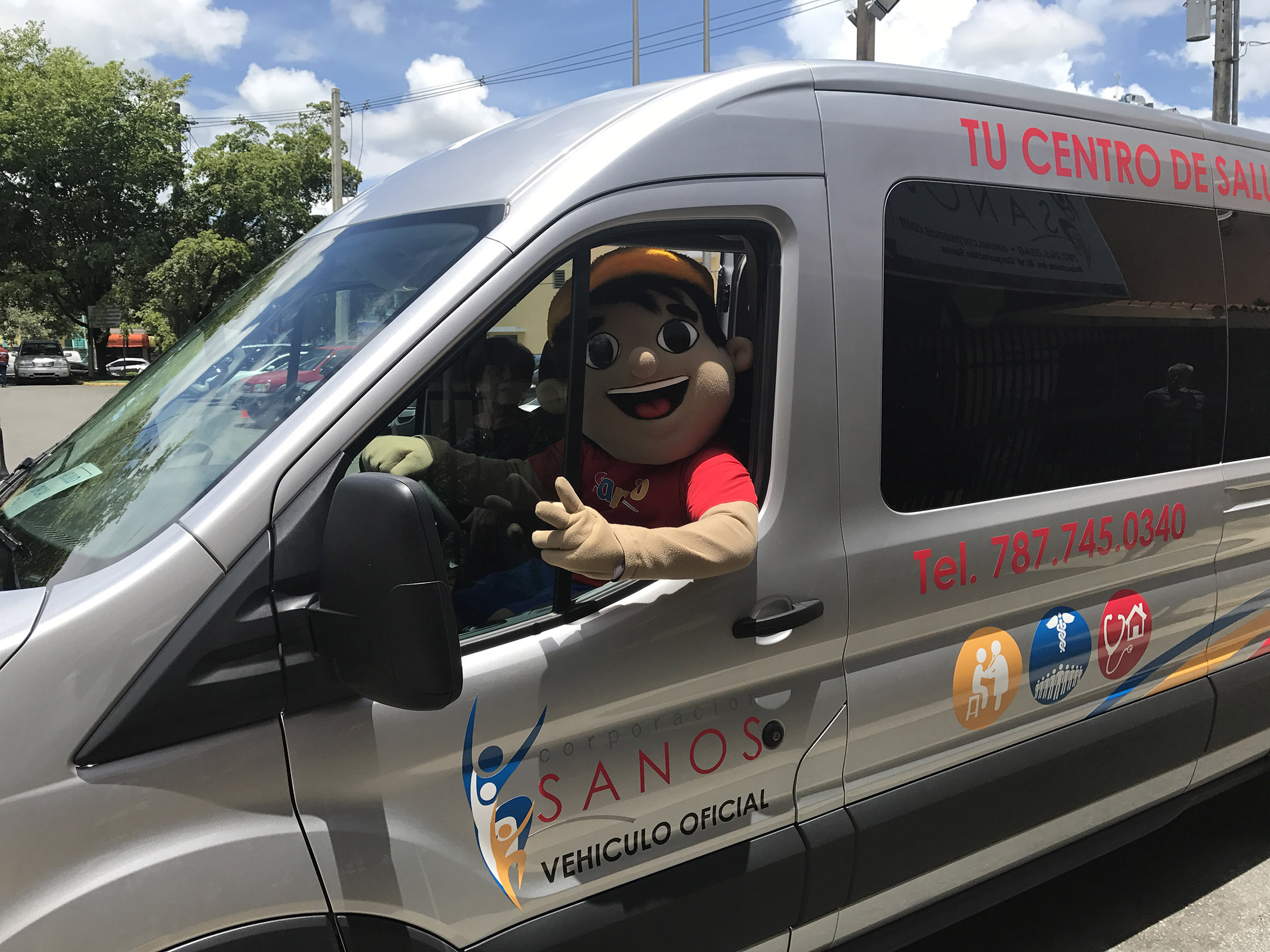 Sanito en nuevo vehiculo oficial